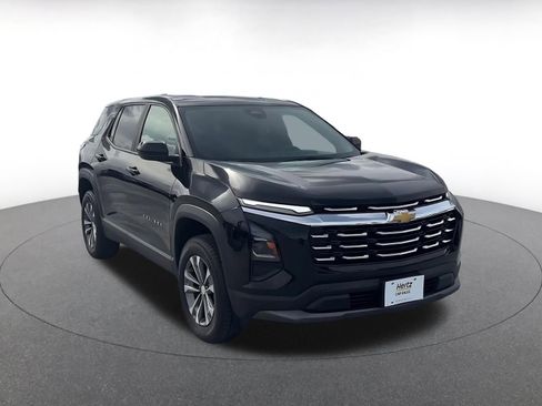 Used 2025 Chevrolet Equinox LT image 3