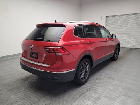 Used 2022 Volkswagen Tiguan SE w/ Panoramic Sunroof Package FWD image 9