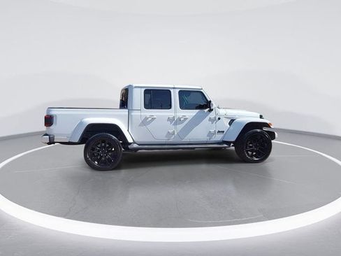 Used 2023 Jeep Gladiator Overland AWD/4WD image 2