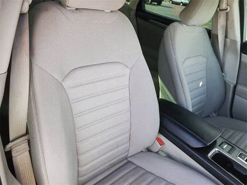 Used 2019 Ford Fusion SE image 16