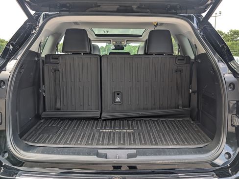 Used 2023 Toyota Highlander Platinum AWD/4WD image 20