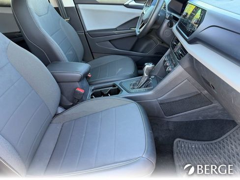 Used 2022 Volkswagen Taos SE image 14