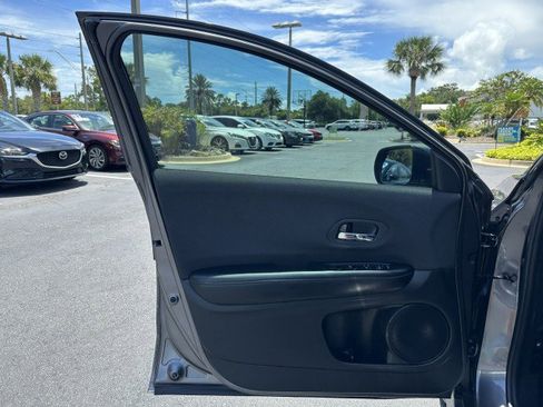 Used 2022 Honda HR-V LX image 37