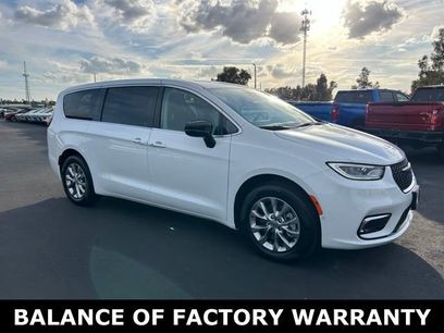 Used 2024 Chrysler Pacifica Touring-L