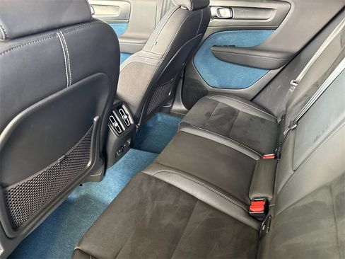 Certified 2023 Volvo C40 P8 Recharge Ultimate image 11