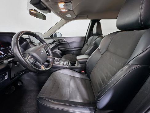 Used 2024 Mitsubishi Outlander SE image 13