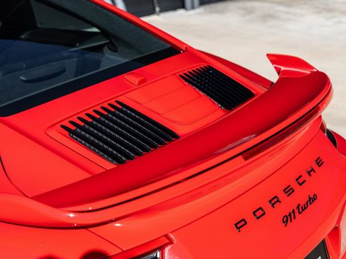 Used 2018 Porsche 911 Turbo image 17