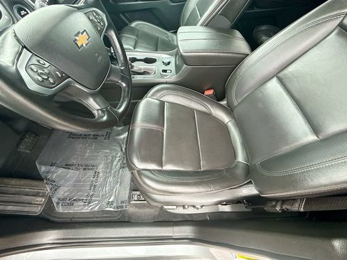 Used 2023 Chevrolet Traverse RS FWD image 20