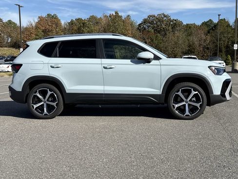 New 2026 Volkswagen Taos SEL AWD/4WD image 6