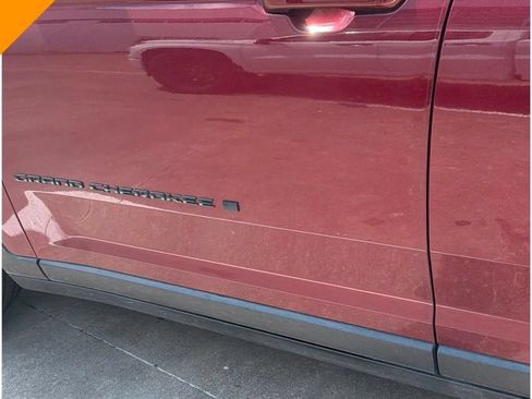 Used 2023 Jeep Grand Cherokee Limited w/ Black Appearance Package RWD image 13