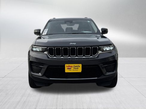 Used 2023 Jeep Grand Cherokee Laredo AWD/4WD image 2