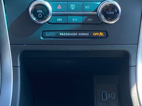 Certified 2024 Ford Edge SEL image 11