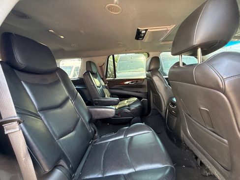 Used 2015 Cadillac Escalade Luxury AWD/4WD image 24