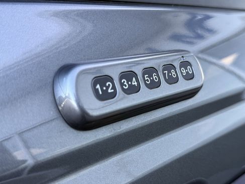 Used 2022 Ford Bronco Badlands image 8