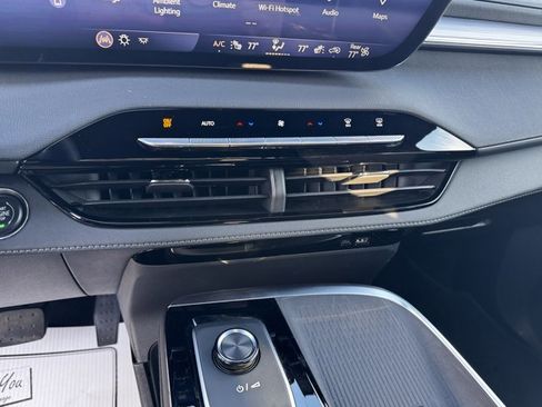 Used 2025 Buick Enclave Preferred image 21