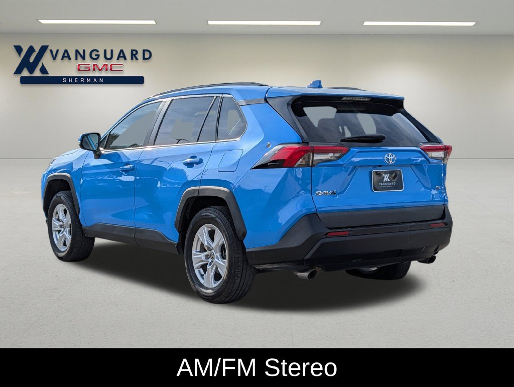 Used 2021 Toyota RAV4 XLE w/ Convenience Package FWD image 4