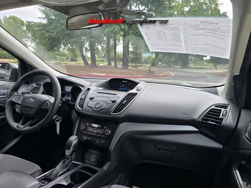 Used 2018 Ford Escape SE image 19