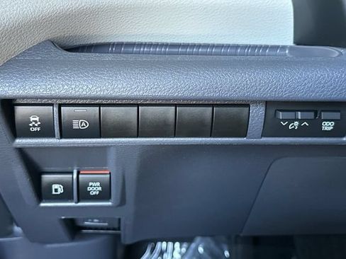 Used 2023 Toyota Sienna XLE FWD image 30