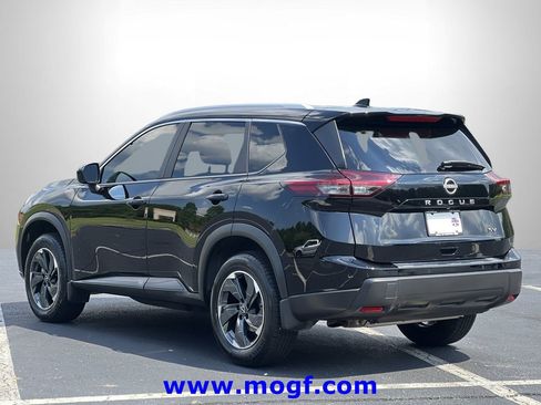 Used 2024 Nissan Rogue SV w/ SV Premium Package FWD image 2