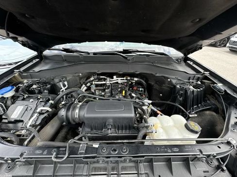Used 2022 Ford Explorer XLT w/ Equipment Group 202A AWD/4WD image 31