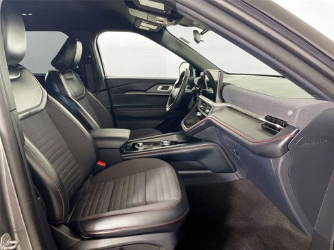 Used 2025 Ford Explorer ST-Line w/ ST-Line Street Pack image 31