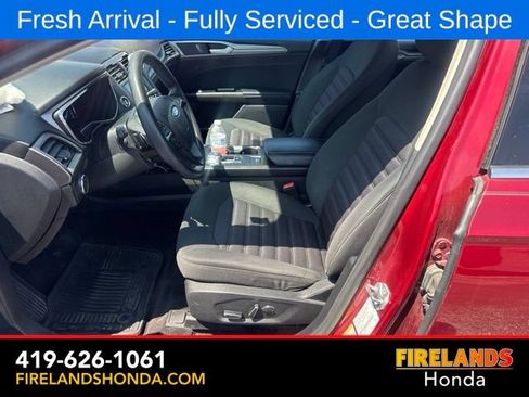 Used 2017 Ford Fusion SE w/ Fusion SE Technology Package FWD image 16