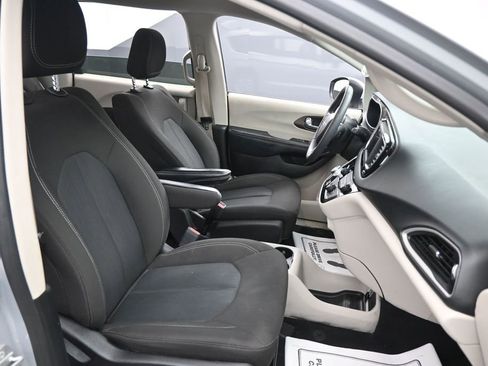 Used 2022 Chrysler Voyager LX FWD image 36