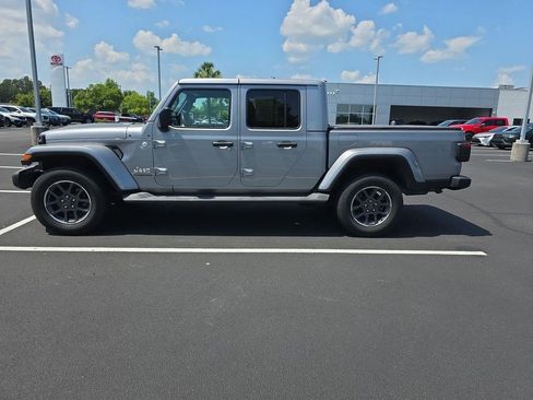 Used 2020 Jeep Gladiator Overland w/ LED Lighting Group AWD/4WD image 9
