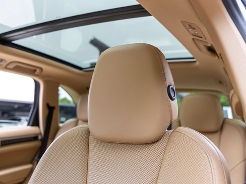 Used 2014 Porsche Cayenne Diesel AWD/4WD image 31