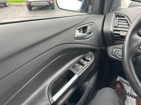 Used 2017 Ford Escape Titanium AWD/4WD image 19
