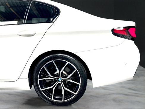 Used 2022 BMW 530i xDrive w/ M Sport Package AWD/4WD image 10