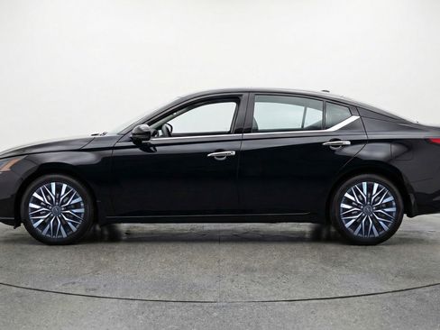 Used 2025 Nissan Altima 2.5 SV image 5