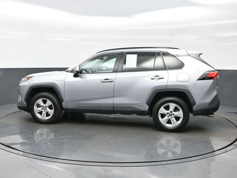 Used 2021 Toyota RAV4 XLE AWD/4WD image 3