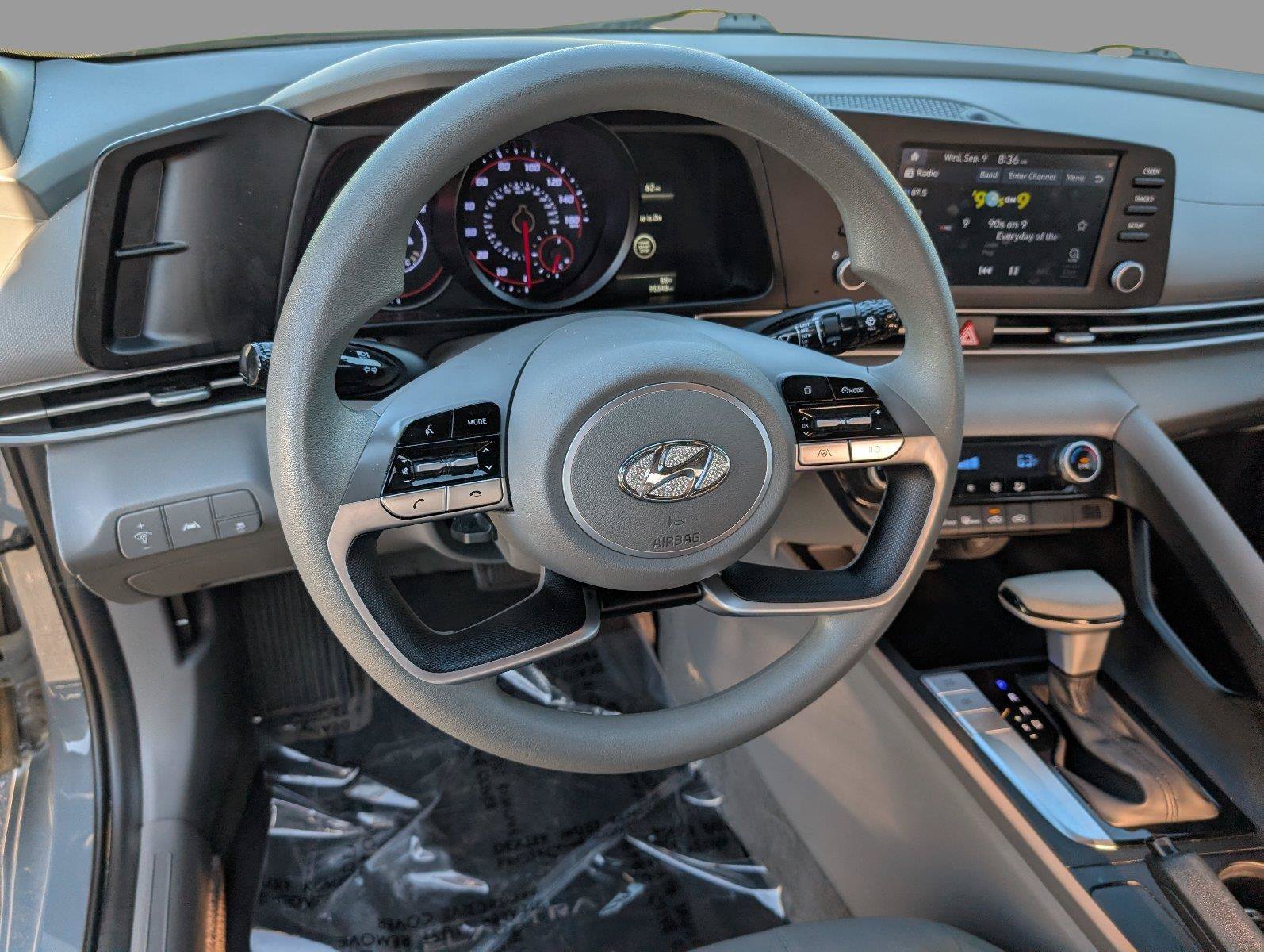 Used 2023 Hyundai Elantra SEL FWD image 4