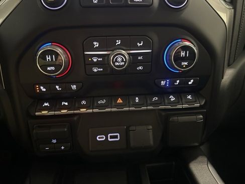 Used 2022 Chevrolet Silverado 1500 LTZ w/ LTZ Premium Package image 29