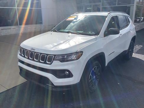 Certified 2022 Jeep Compass Latitude w/ Convenience Group image 2