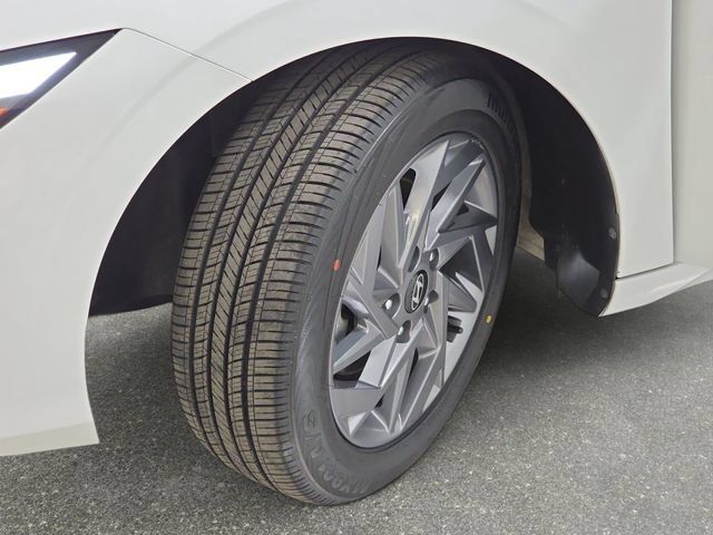Used 2024 Hyundai Elantra SEL FWD image 31
