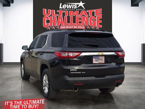 Used 2021 Chevrolet Traverse LT image 3
