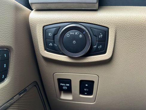 Used 2019 Ford F150 Lariat image 29