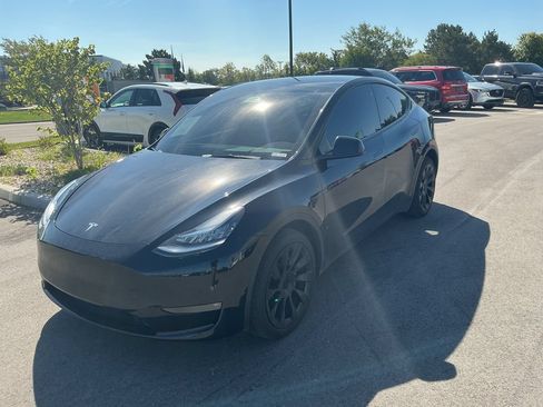 Used 2023 Tesla Model Y Long Range AWD/4WD image 2