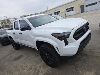 Used 2024 Toyota Tacoma SR video 1