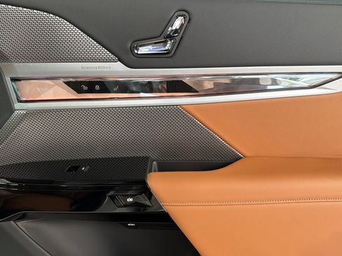 Certified 2023 BMW 740i image 21