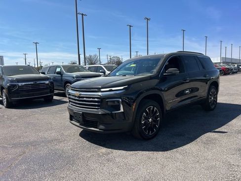 New 2026 Chevrolet Traverse LT w/ Sun and Wheel Package FWD image 7