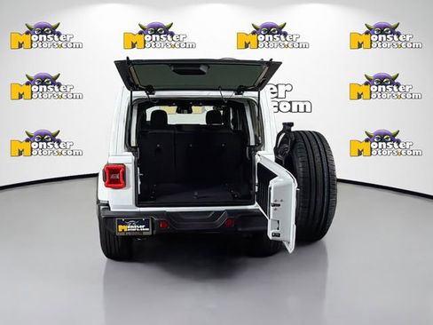 Used 2025 Jeep Wrangler Unlimited Sahara image 25