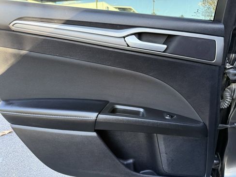 Used 2020 Ford Fusion SE image 24