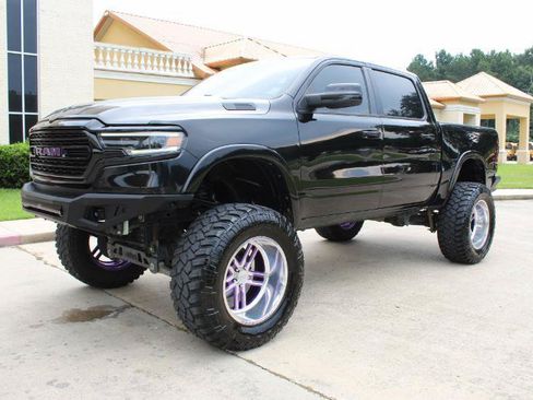 Used 2019 RAM 1500 Laramie w/ Sport Appearance Package AWD/4WD image 8