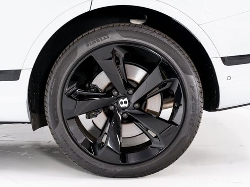 Certified 2023 Bentley Bentayga Extended Wheelbase image 44