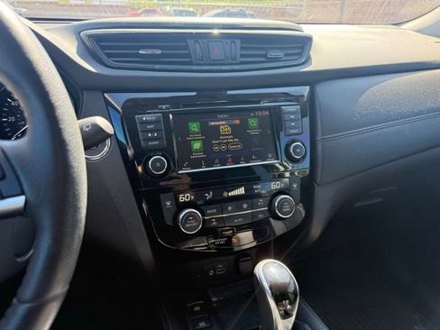 Used 2020 Nissan Rogue SL w/ Premium Package image 20