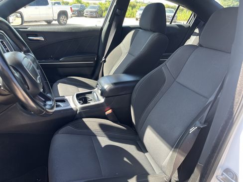 Used 2022 Dodge Charger SXT RWD image 9