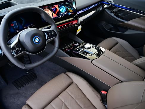 New 2026 BMW i5 eDrive40 image 11